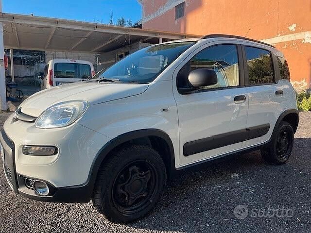 Usata Fiat Panda 4x4 S 95 CV (69 kW) 2018 Bianco Utilitaria