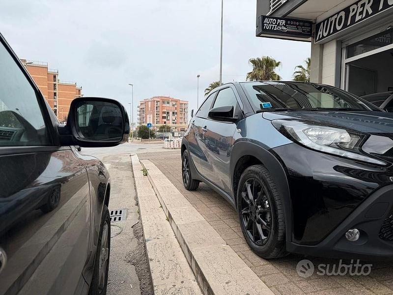 Usata Toyota Aygo X Lounge 72 CV (52 kW) 2024 Blu SUV