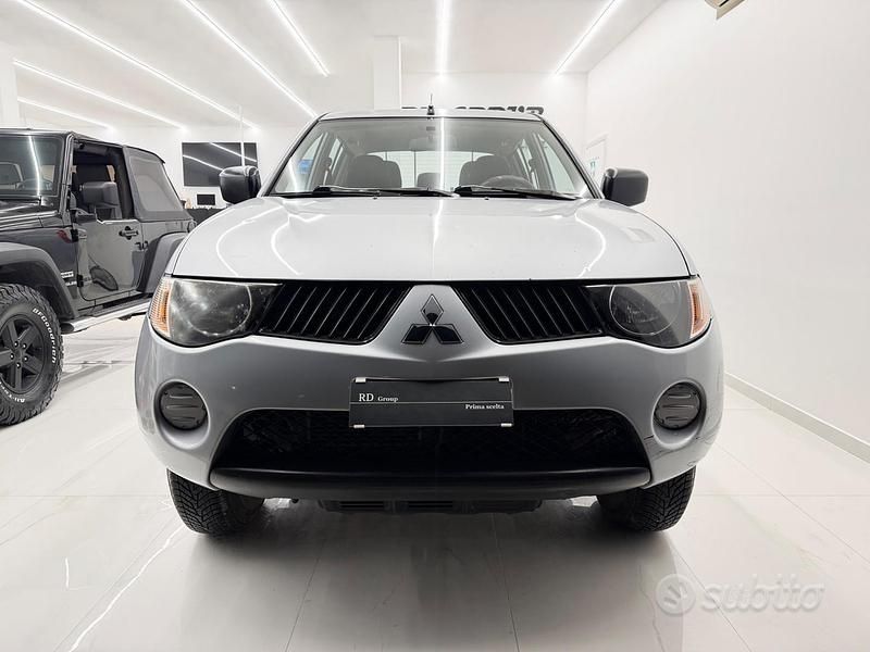 Usata Mitsubishi L200 Invite 136 CV (100 kW) 2007 Grigio Pick-up