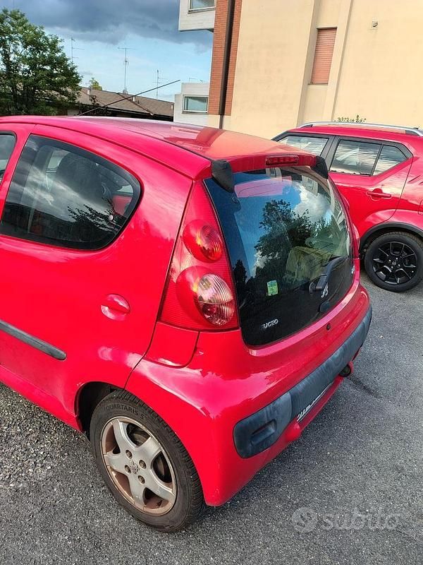 Usata Peugeot 107 68 CV (50 kW) 2008 Rosso Utilitaria