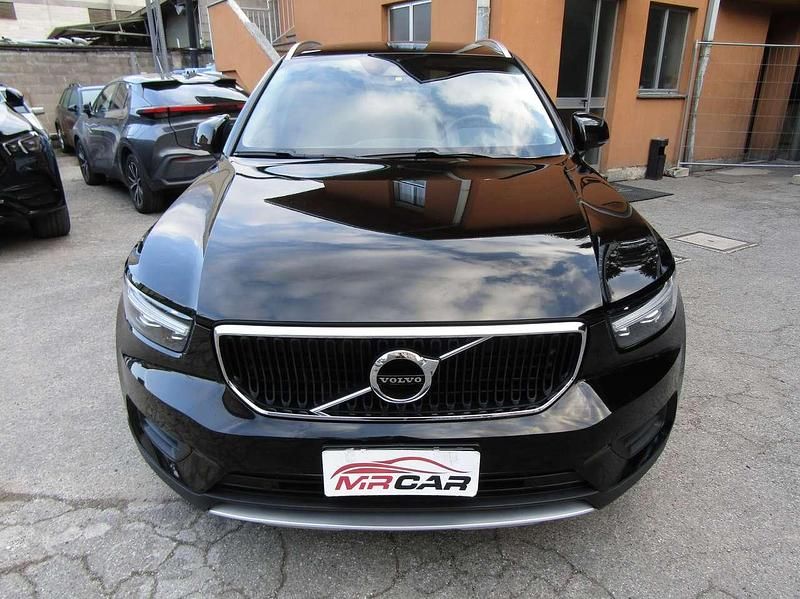 Usata Volvo XC40 Momentum 129 CV (94 kW) 2022 Nero metallizzato SUV