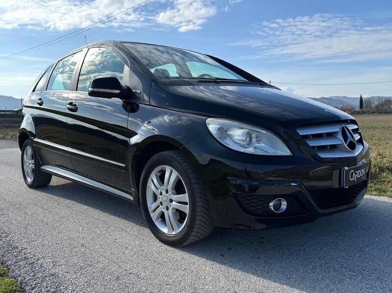 Nero Usata 2010 Mercedes B180 Premium Monovolume | 2500 € (Buon prezzo) - Immagine 1/4