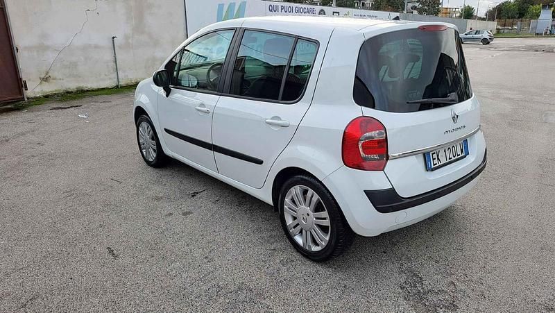 Usata Renault Modus 103 CV (75 kW) 2012 Bianco Monovolume