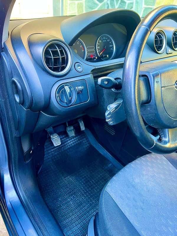 Usata Ford Fiesta Ambiente 75 CV (55 kW) 2004 Marrone Utilitaria