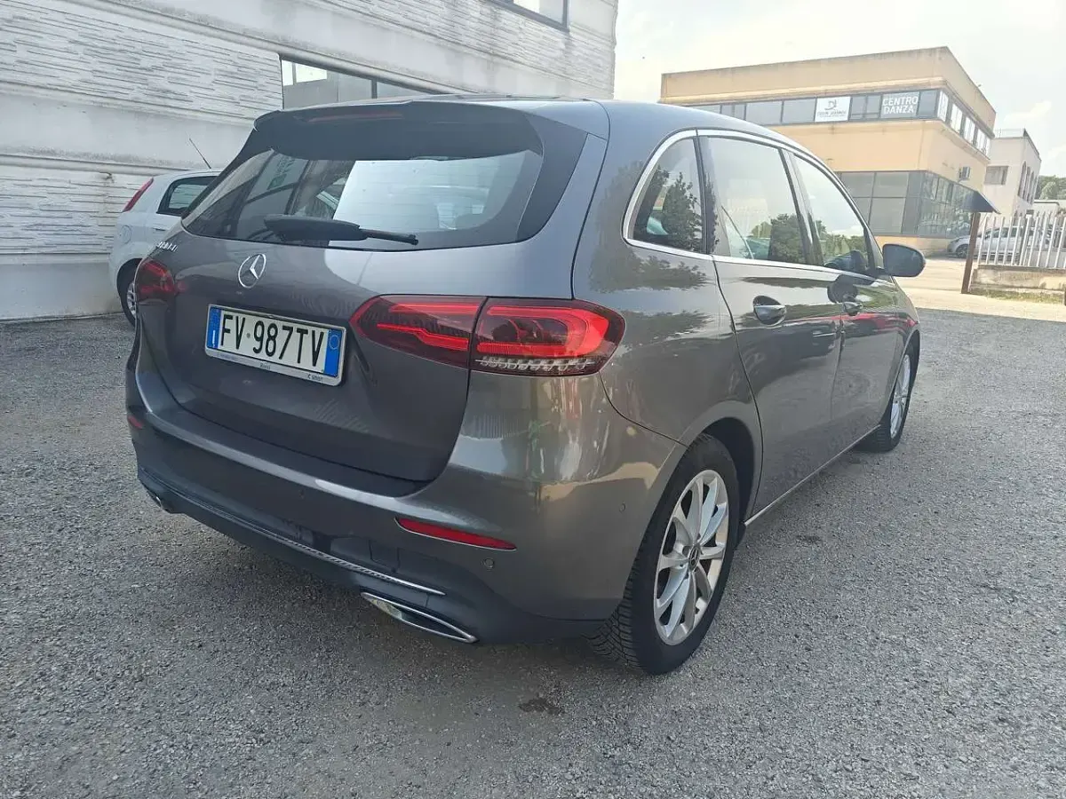 Usata Mercedes B180 Business 116 CV (85 kW) 2019 Grigio Utilitaria