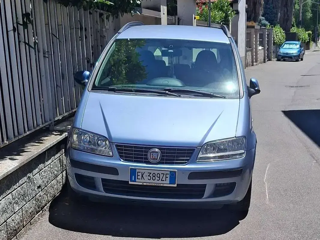 Usata Fiat Idea Dynamic 95 CV (69 kW) 2011 Blu/azzurro Monovolume