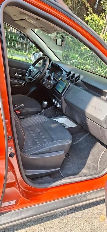 Usata Dacia Duster 101 CV (74 kW) 2022 Marrone Berlina