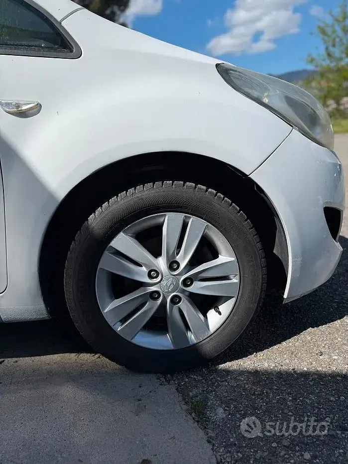 Usata Hyundai ix20 Comfort 90 CV (66 kW) 2010 Bianco Utilitaria