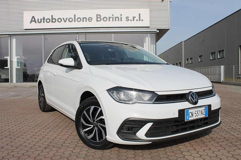 Usata VW Polo Life 95 CV (69 kW) 2023 Pure white Utilitaria