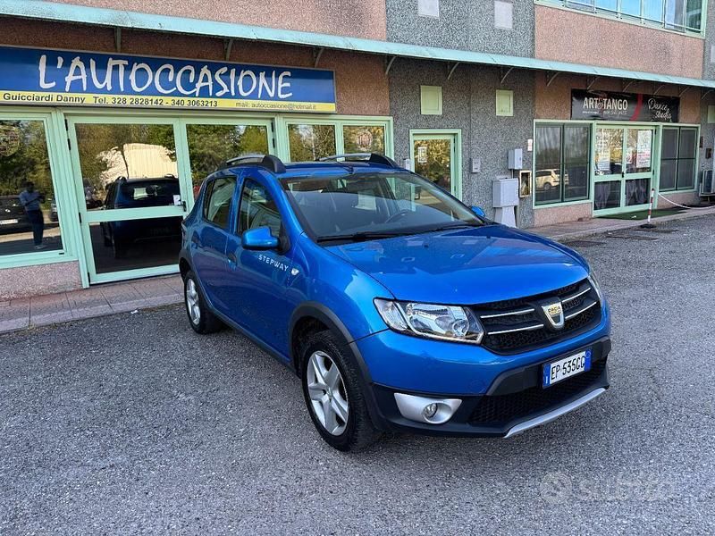Usata Dacia Sandero Prestige 90 CV (66 kW) 2012 Blu Utilitaria