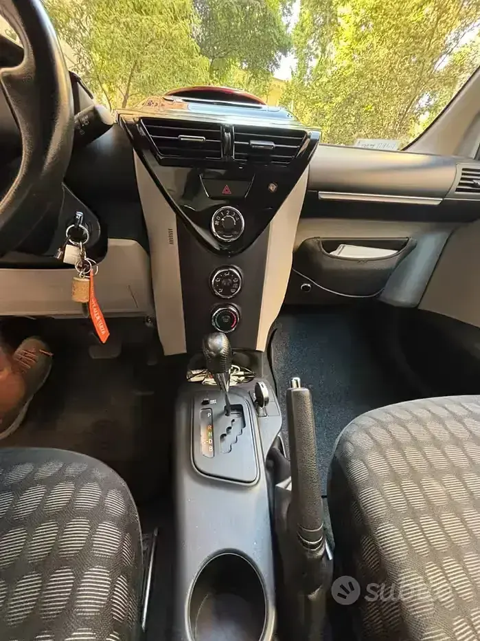 Usata Toyota iQ Lounge 68 CV (50 kW) 2011 Grigio Utilitaria