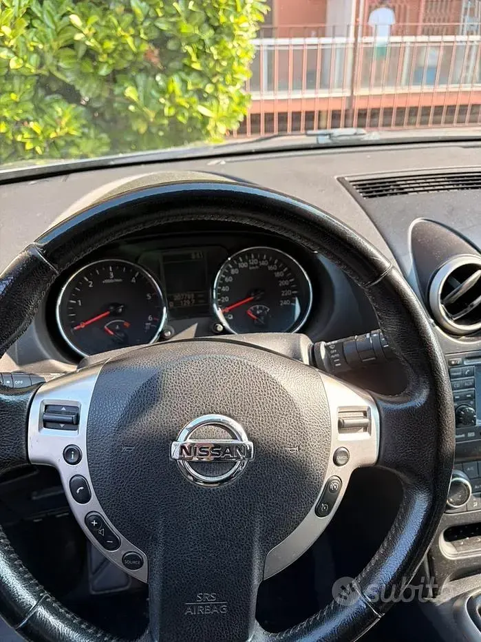 Usata Nissan Qashqai 131 CV (96 kW) 2011 Grigio SUV
