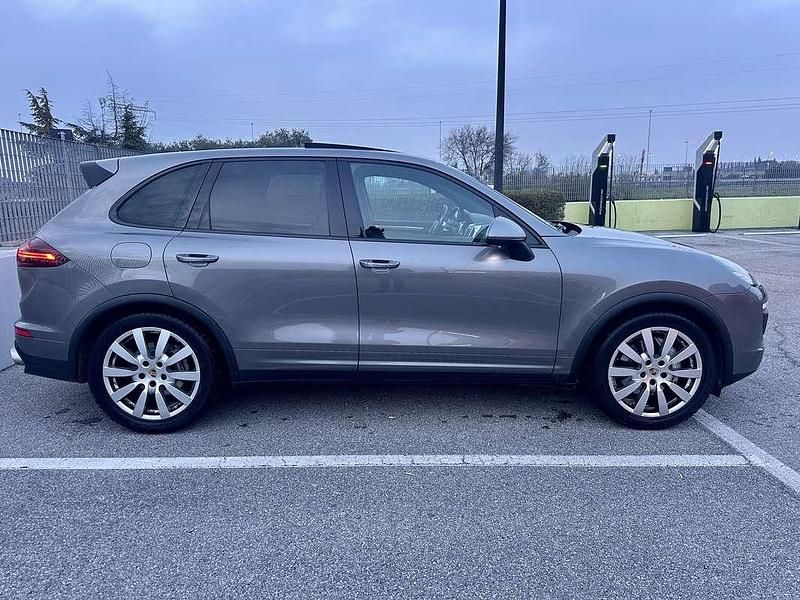 Usata Porsche Cayenne 250 CV (183 kW) 2016 Grigio SUV
