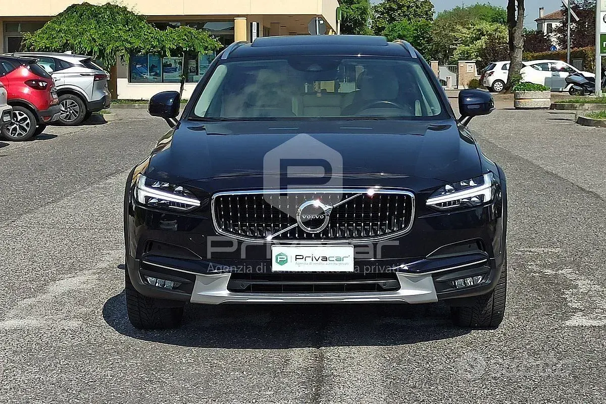 Usata Volvo V90 CC Pro 190 CV (139 kW) 2018 Blu Station wagon