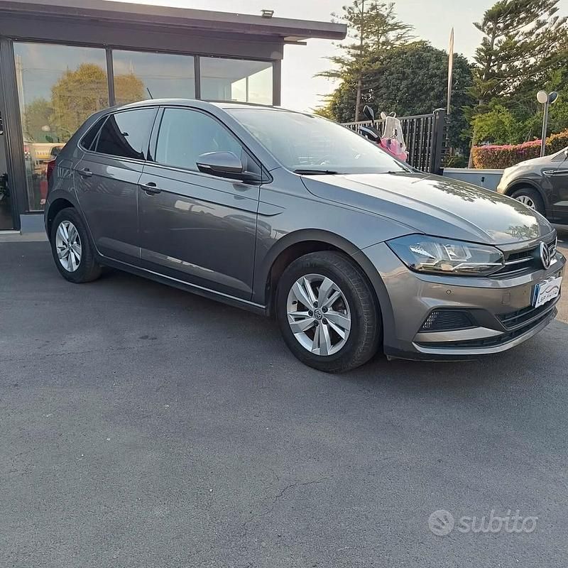 Grigio Usata 2018 VW Polo Tre volumi | 12.490 € (Buon prezzo) - Immagine 1/4