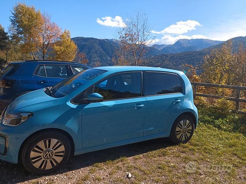 Usata VW e-up! 61 kW (83 CV) 2020 Blu/azzurro Utilitaria