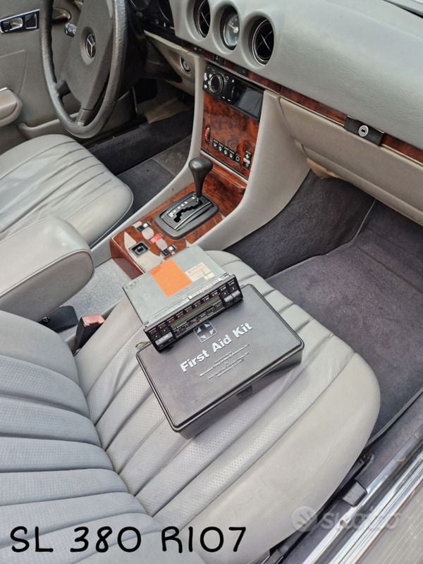 Usata Mercedes SL380 204 CV (150 kW) 1984 Grigio Cabrio