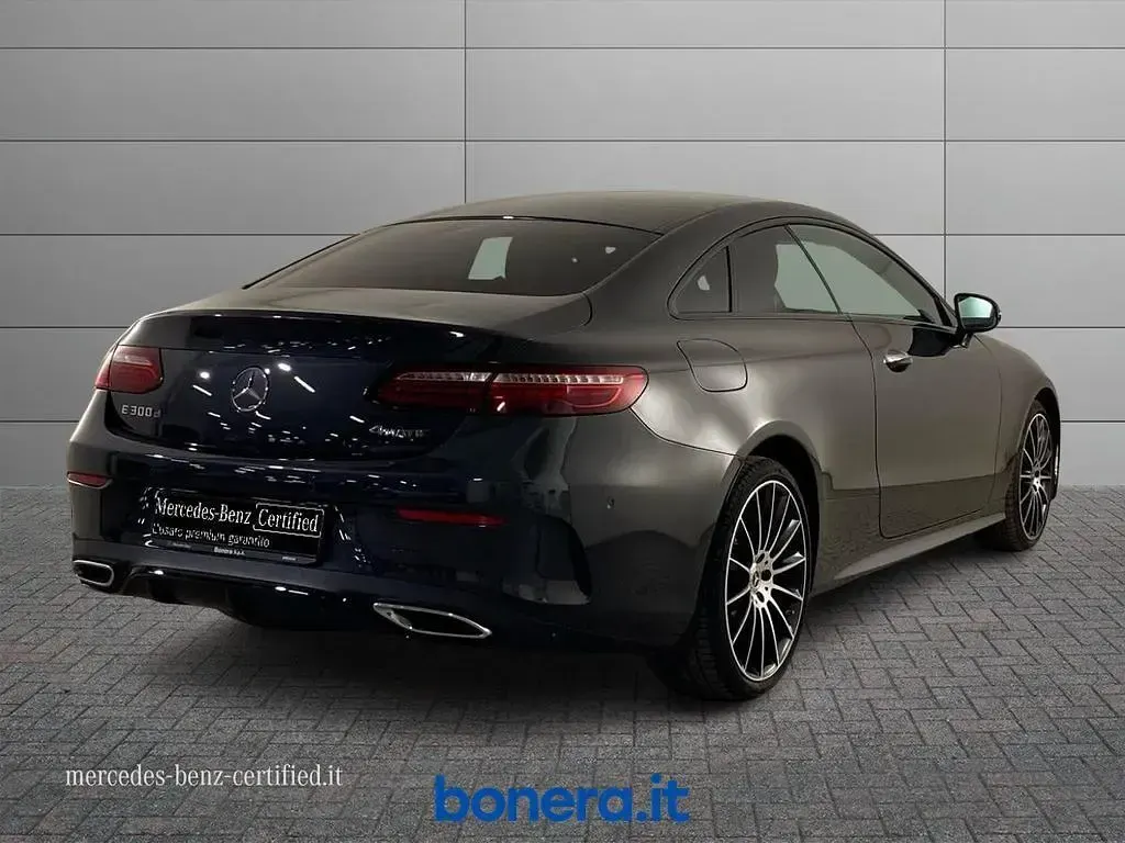 Usata Mercedes E300 Premium Plus 265 CV (194 kW) 2022 Grigio Coupé