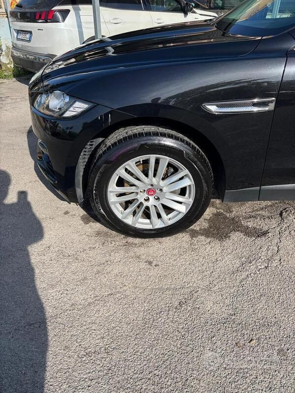 Usata Jaguar F-Pace 180 CV (132 kW) 2018 Nero SUV