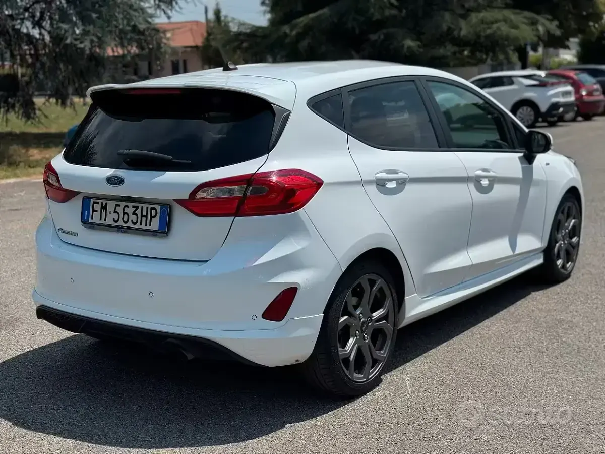 Usata Ford Fiesta ST-Line 100 CV (73 kW) 2018 Bianco Utilitaria