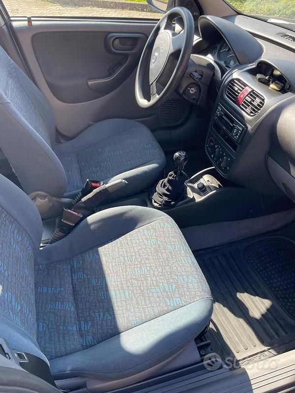 Usata Opel Corsa 75 CV (55 kW) 2002 Blu Utilitaria