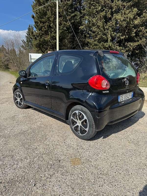 Usata Toyota Aygo 68 CV (50 kW) 2008 Nero Utilitaria
