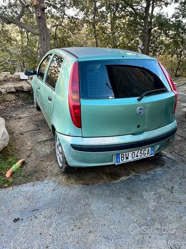 Usata Fiat Punto 80 CV (58 kW) 2001 Verde Utilitaria