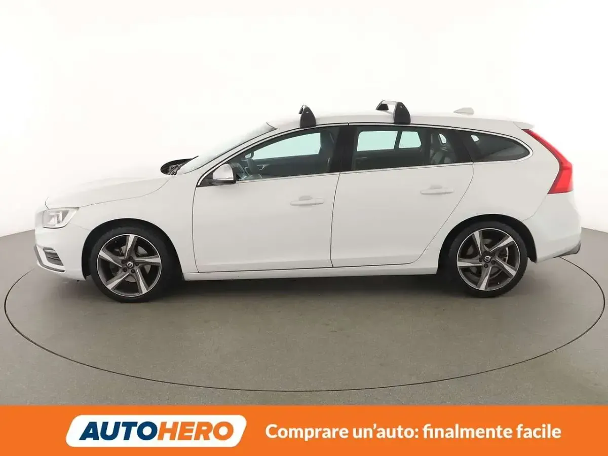 Usata Volvo V60 R-Design Momentum 150 CV (110 kW) 2015 Bianco Station wagon