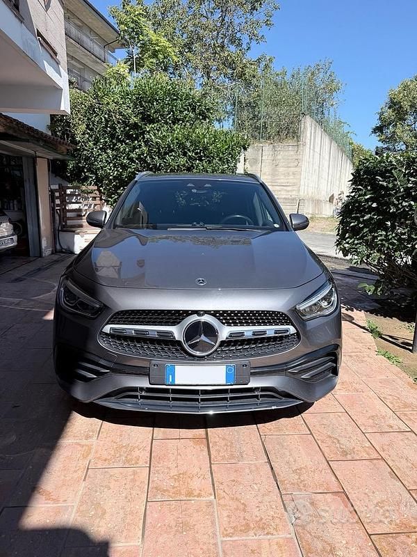 Grigio Usata 2020 Mercedes GLA200 AMG line SUV | 33.000 € (Buon prezzo) - Immagine 1/4