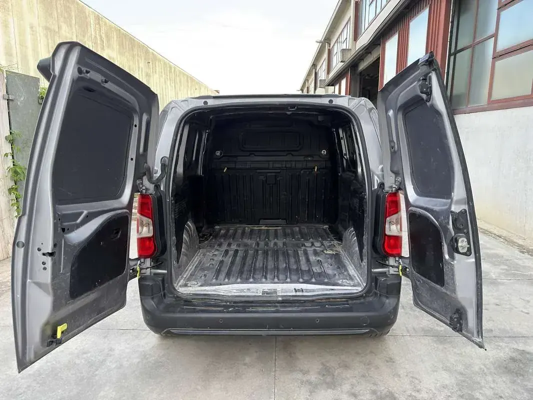 Usata Peugeot Partner Premium 131 CV (96 kW) 2020 Grigio Monovolume