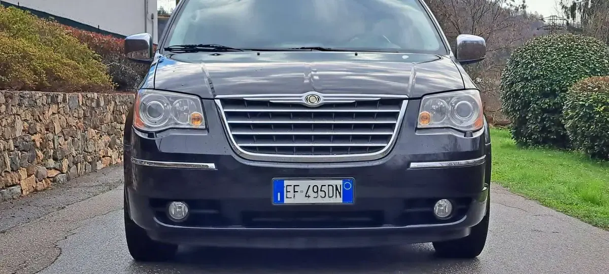 Usata Chrysler Grand Voyager Limited 163 CV (119 kW) 2010 Nero Monovolume