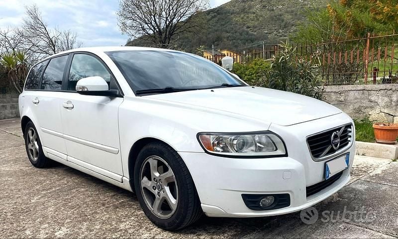 Usata Volvo V50 109 CV (80 kW) 2011 Bianco Station wagon
