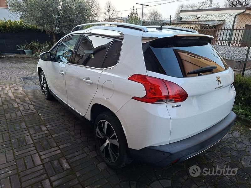 Usata Peugeot 2008 S 120 CV (88 kW) 2015 Bianco SUV