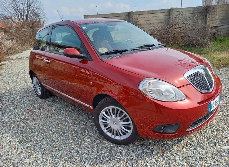 Usata Lancia Ypsilon 60 CV (44 kW) 2007 Rosso Utilitaria