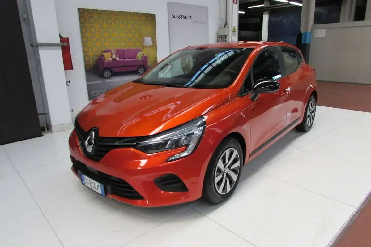 Usata Renault Clio V Equilibre 67 CV (49 kW) 2023 Arancione Berlina