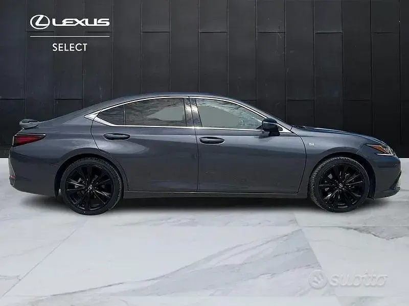 Usata Lexus ES300H Executive Line 218 CV (160 kW) 2023 Grigio Berlina