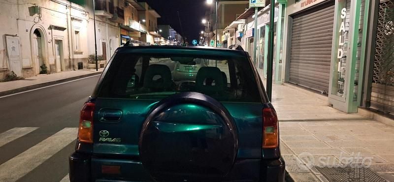 Usata Toyota RAV4 128 CV (94 kW) 2002 Blu SUV
