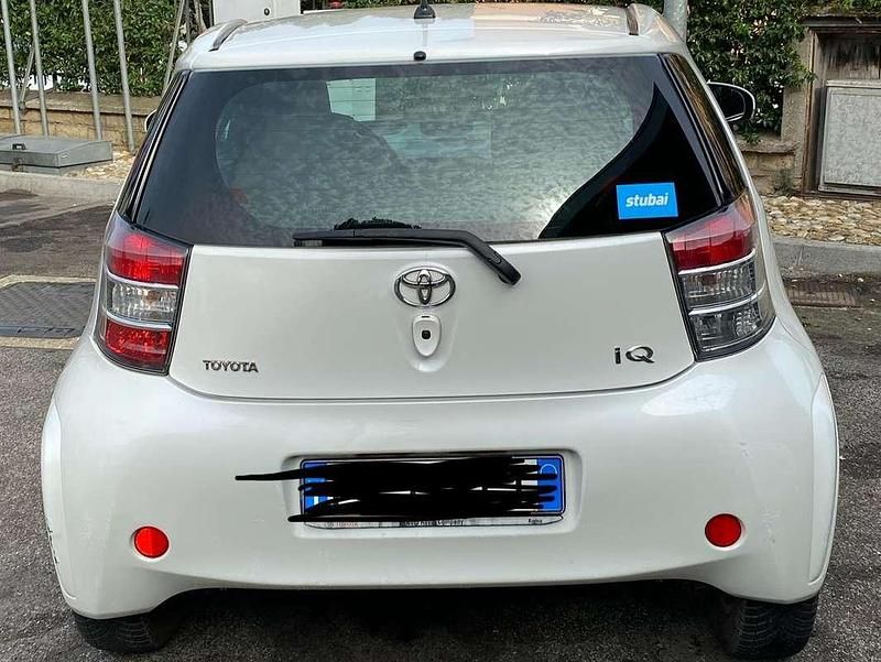 Begagnad Toyota iQ 68 HK (50 kW) 2010 Vit Halvkombi