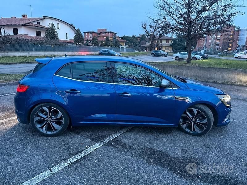 Usata Renault Mégane IV 132 CV (97 kW) 2018 Blu Berlina