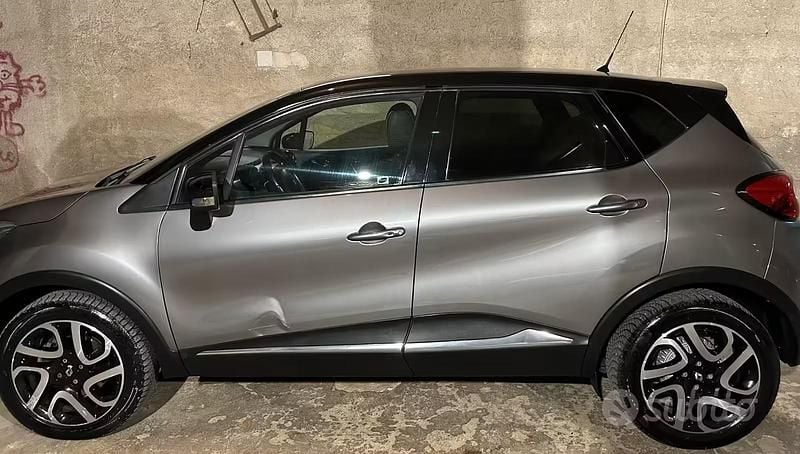 Usata Renault Captur 110 CV (80 kW) 2016 Grigio SUV