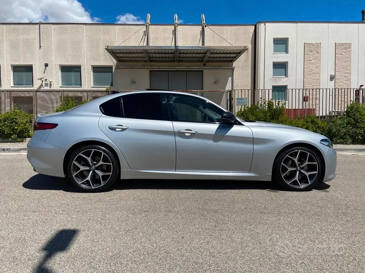 Usata Alfa Romeo Giulia 190 CV (139 kW) 2019 Grigio Berlina