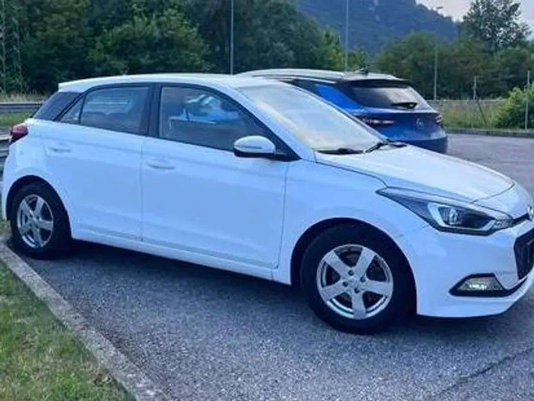 Usata Hyundai i20 Classic 75 CV (55 kW) 2015 Bianco Utilitaria