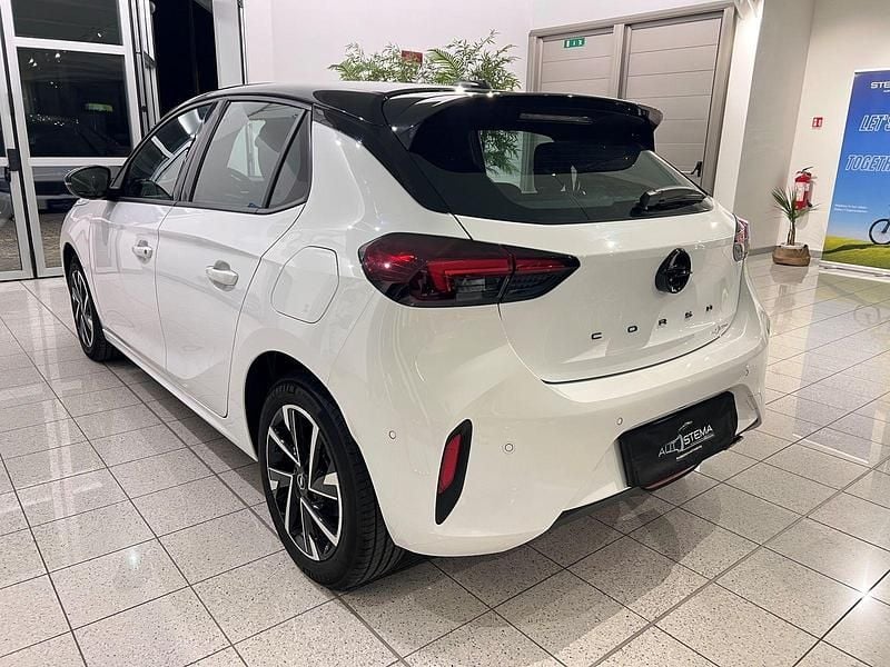 Usata Opel Corsa GS Line 101 CV (74 kW) 2025 Bianco pastello Utilitaria