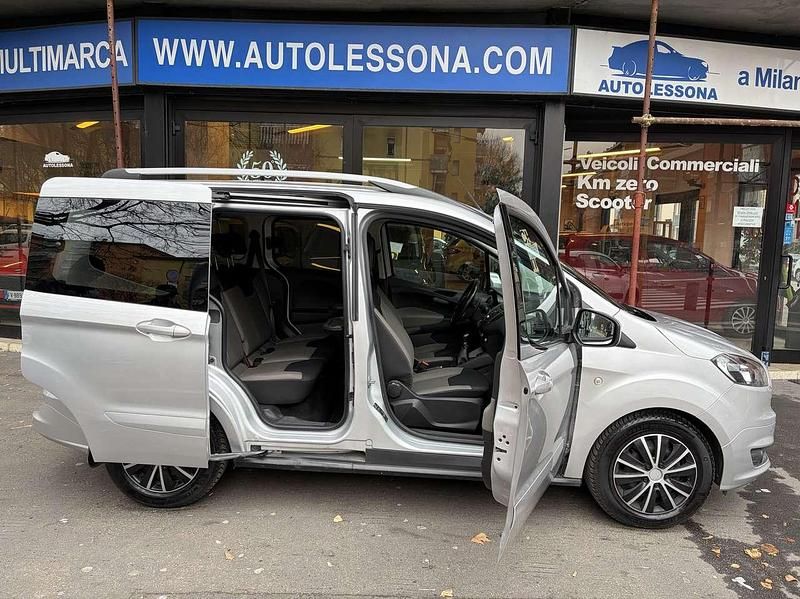 Usata Ford Tourneo Courier Trend 101 CV (74 kW) 2017 Argento Monovolume