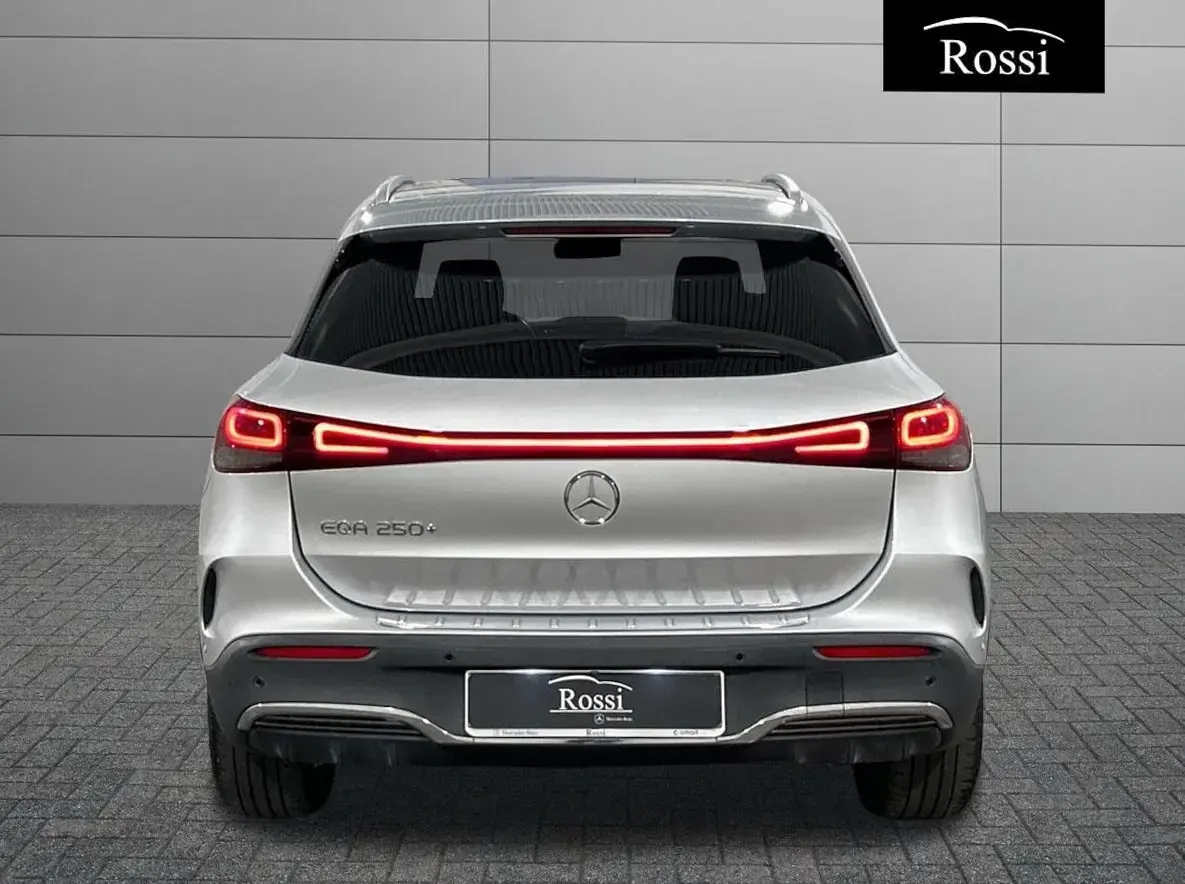 Usata Mercedes EQA250+ Premium Plus 94 kW (129 CV) 2023 Argento metallizzato SUV