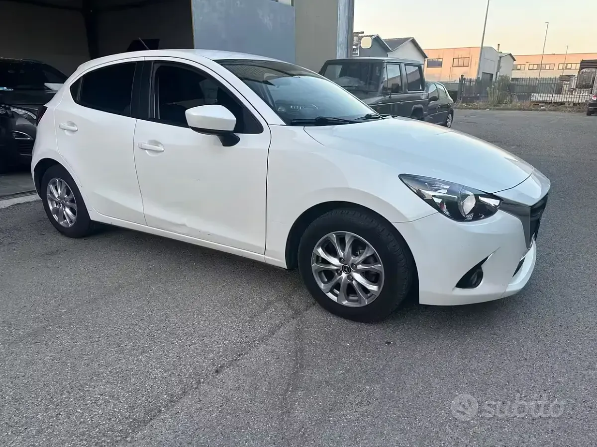Usata Mazda 2 105 CV (77 kW) 2017 Bianco Berlina