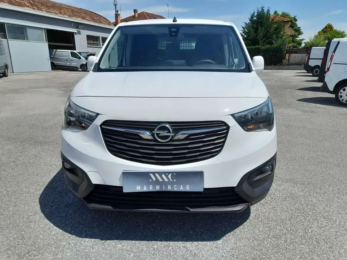 Begagnad Opel Combo Edition 131 HK (96 kW) 2019 Vit Minibuss