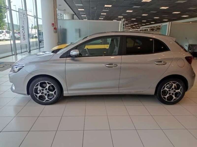 Nuova MG MG3 Luxury 195 CV (143 kW) 2025 Solar silver Utilitaria