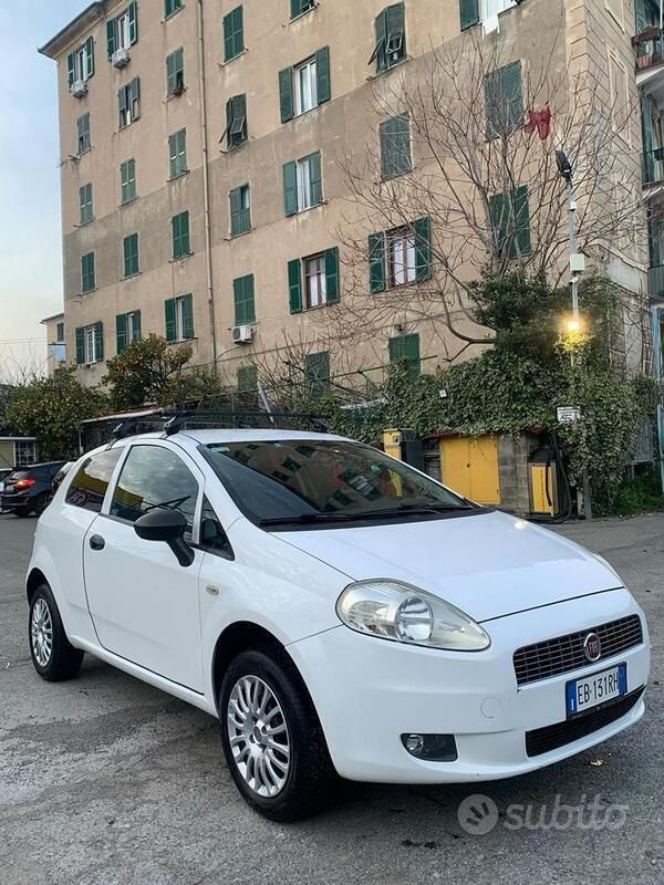 Usata 2010 Fiat Grande Punto Due volumi | 1200 € (Super prezzo) - Immagine 1/4