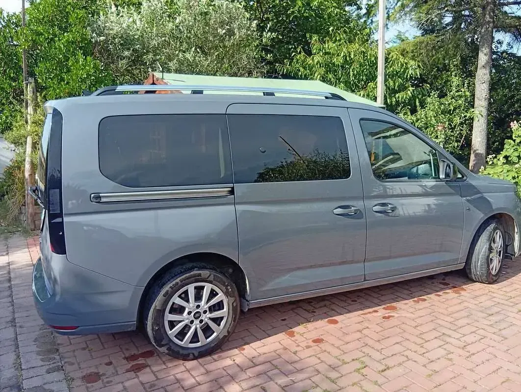 Usata Ford Tourneo Connect Titanium 122 CV (89 kW) 2023 Grigio Monovolume